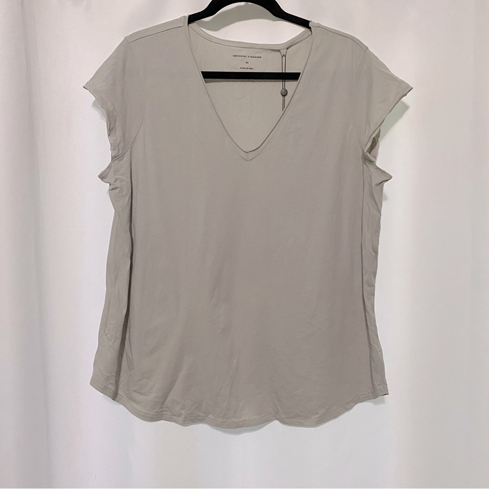 NWT Universal Standard XS pale grey v-neck sleep tee